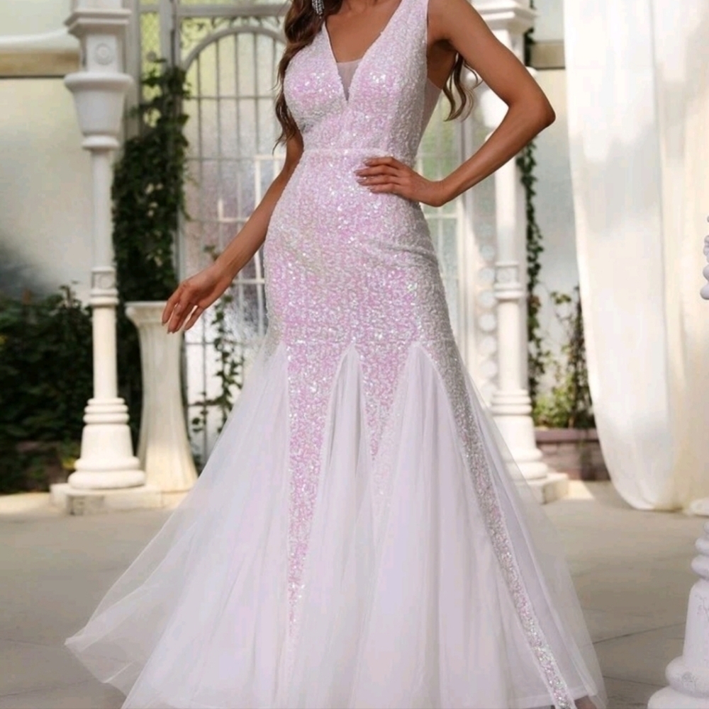 Baby Pink, Sleeveless, Contrast Sequined, Colorblock, Deep V Wedding Gown
